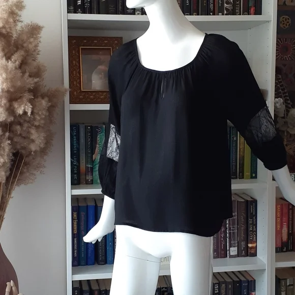 Collective concepts Boldizar lace detail blouse - Picture 2 of 10